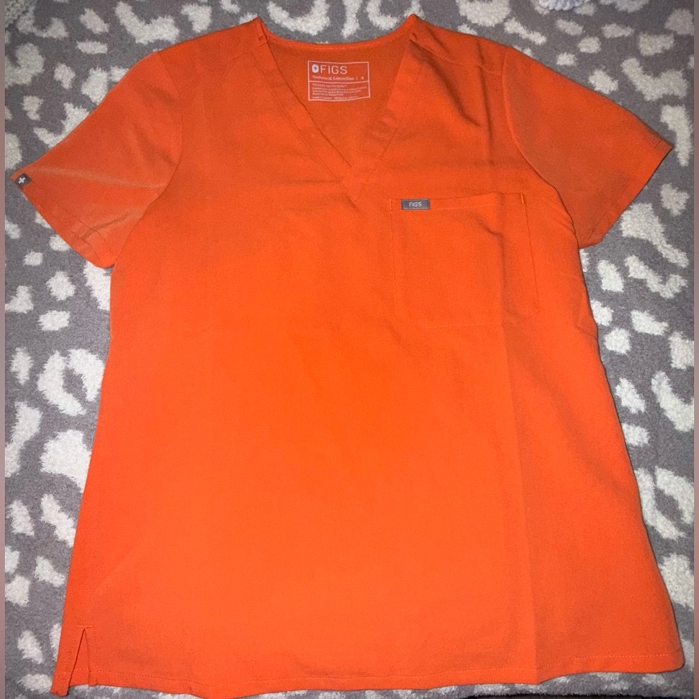 Figs scrubs top and bottom
